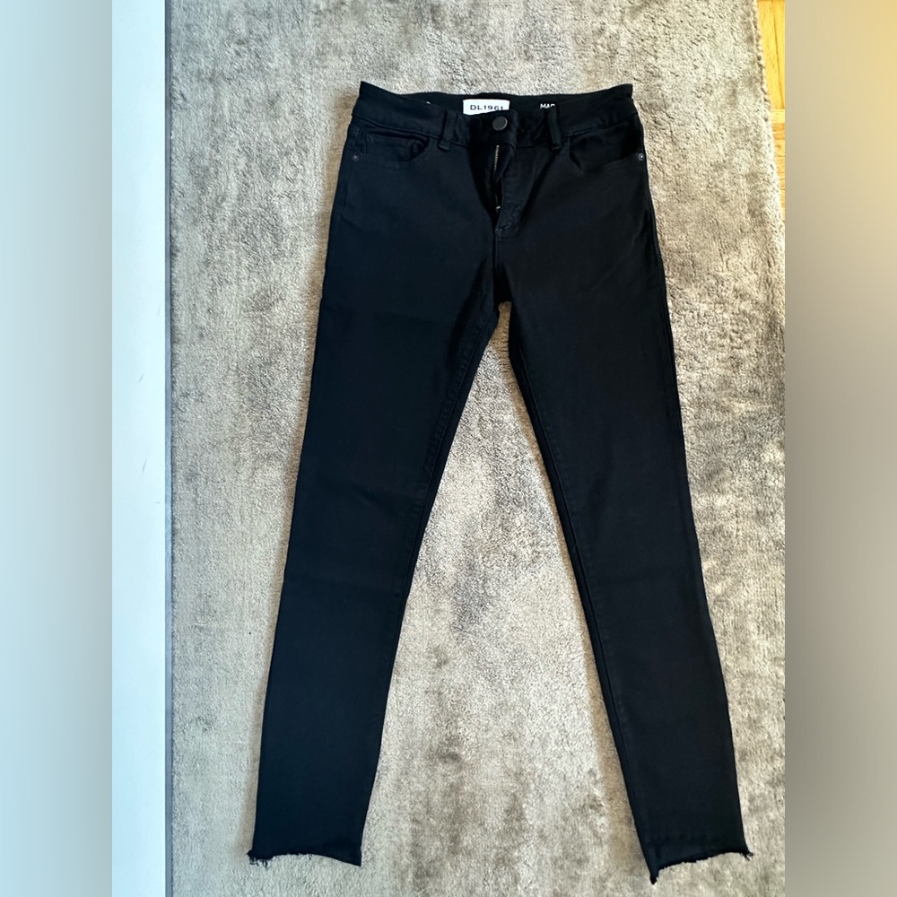DL 1961 MARGAUX INSTANT SCULPT ANKLE SKINNY. Black. Size 26